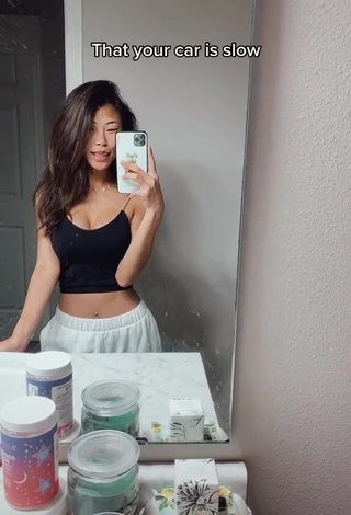 3. Sexy Nhu Tran Shows Cleavage in Black Crop Top