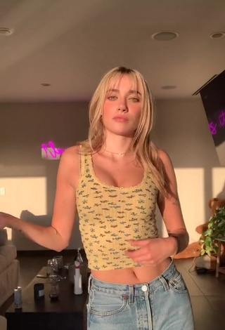 1. Sexy Olivia O'Brien Shows Cleavage in Crop Top