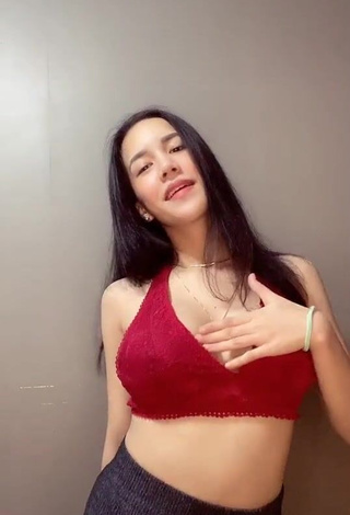 3. Hot Charisse Galang Shows Cleavage in Red Bra (Side Boob)