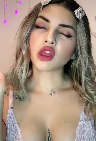 1. Sexy Paulina Usuga Shows Cleavage in White Top (Side Boob)