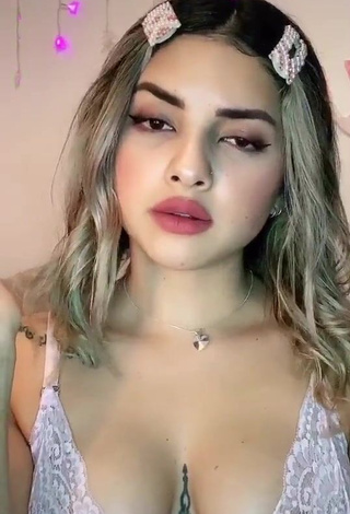 Sexy Paulina Usuga Shows Cleavage in White Top (Side Boob)