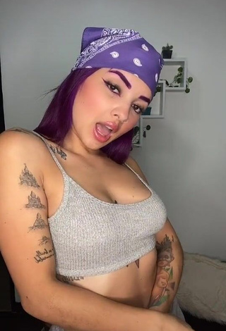 1. Sexy Paulina Usuga Shows Cleavage in Grey Crop Top