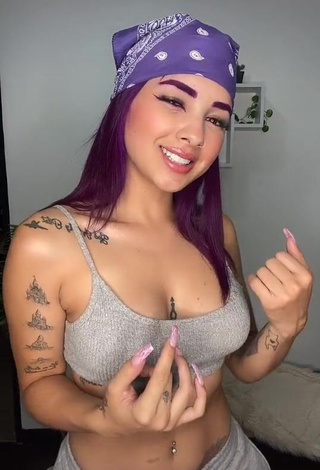 4. Sexy Paulina Usuga Shows Cleavage in Grey Crop Top