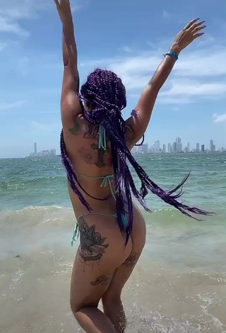 Hot Paulina Usuga Shows Butt in the Sea