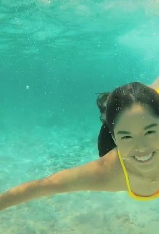 3. Hot Chezka Carandang Shows Cleavage in Yellow Bikini in the Sea