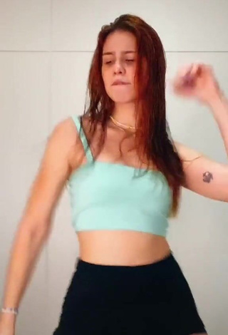 1. Wonderful Priscila Caliari Shows Cleavage in Crop Top while Twerking