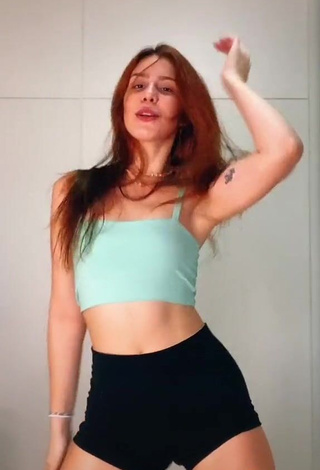 4. Cute Priscila Caliari Shows Cleavage in Crop Top