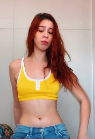 4. Alluring Priscila Caliari Shows Cleavage in Erotic Crop Top