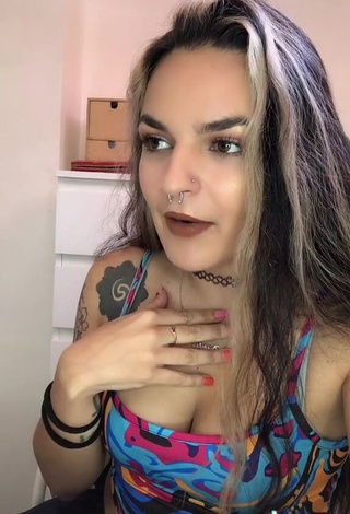 Sexy Laura Shows Cleavage