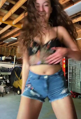 1. Sweet Rachel Pizzolato Shows Cleavage in Cute Crop Top and Bouncing Breasts