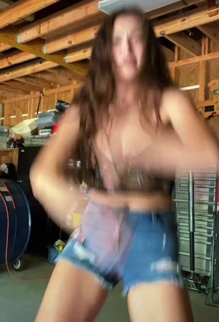 1. Pretty Rachel Pizzolato Shows Cleavage in Crop Top while Twerking and Bouncing Tits