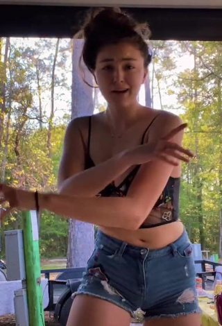 Hot Rachel Pizzolato Shows Cleavage in Crop Top