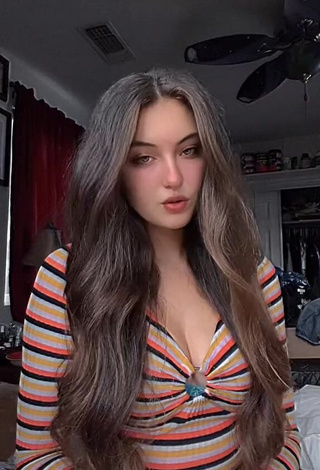 4. Sexy Rachel Pizzolato Shows Cleavage in Striped Top