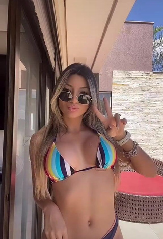 1. Desirable Raffaela Souza Shows Cleavage in Bikini