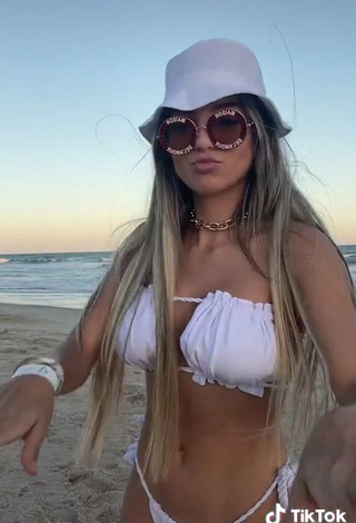 4. Sexy Raffaela Souza Shows Cleavage in White Bikini at the Beach (Side Boob)