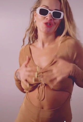 3. Hot Rita Ora Shows Nipples (Underboob)