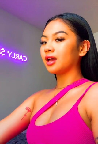 Sensual Carly Sarah Shows Cleavage in Pink Crop Top