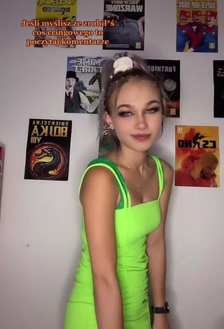 Hot Sandera Ziomal Shows Cleavage in Light Green Dress