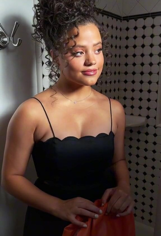 1. Hot Sarah Jeffery Shows Cleavage