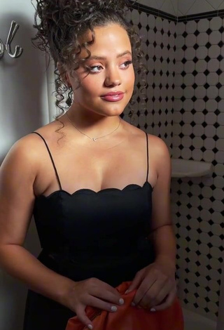 Hot Sarah Jeffery Shows Cleavage