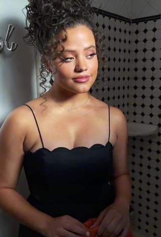 3. Hot Sarah Jeffery Shows Cleavage