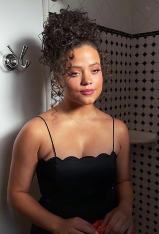 4. Hot Sarah Jeffery Shows Cleavage