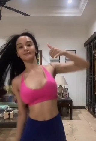 3. Sexy Kris Bernal Shows Cleavage in Pink Sport Bra