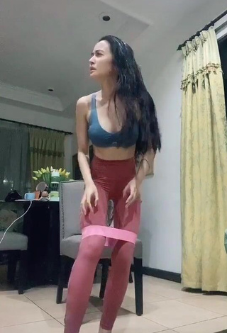 Hottie Kris Bernal in Peach Leggings