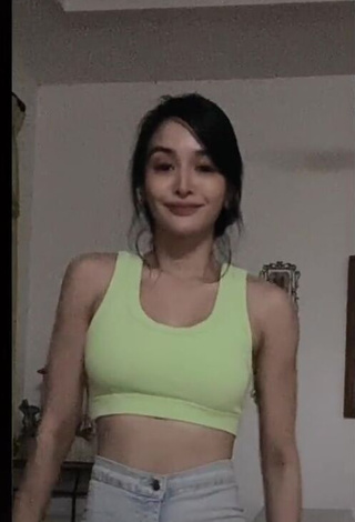 Sweetie Kris Bernal Shows Cleavage in Lime Green Crop Top