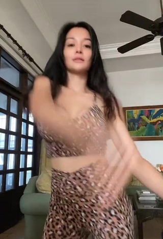 Beautiful Kris Bernal in Sexy Leopard Leggings