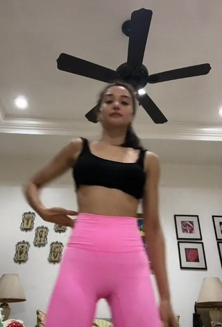 Fine Kris Bernal Shows Cleavage in Sweet Black Sport Bra (Underboob)