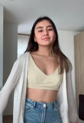 Hot Sophie Giraldo Shows Cleavage in Crop Top