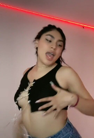 3. Hot SoyGreece Shows Cleavage in Black Crop Top (Side Boob)