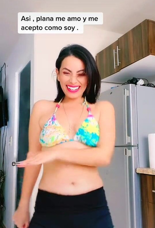 4. Sexy Soy Maryorit Shows Cleavage in Bikini Top