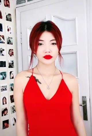 1. Hot Sude Naz Bulut Shows Cleavage in Red Dress