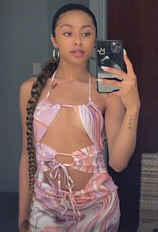 1. Sexy Tatyanah Bass without Bra (Side Boob)