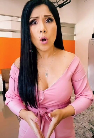 1. Erotic Tula Rodríguez Shows Cleavage in Pink Dress