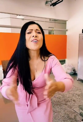 1. Sexy Tula Rodríguez Shows Cleavage in Pink Dress