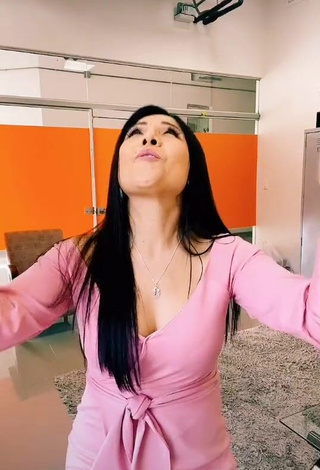 Sexy Tula Rodríguez Shows Cleavage in Pink Dress