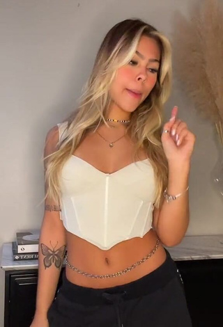 1. Sexy Victoria Miranda Shows Cleavage in White Corset