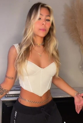 3. Sexy Victoria Miranda Shows Cleavage in White Corset