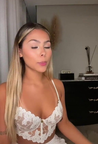 1. Sexy Victoria Miranda Shows Cleavage in White Bra