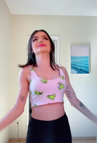 1. Hottie Vee Castro Shows Cleavage in Crop Top