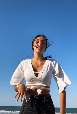 Beautiful Taylor Mackenzie Shows Cleavage in Sexy White Crop Top