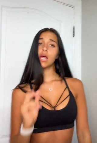 3. Sexy Taylor Mackenzie Shows Cleavage in Black Sport Bra