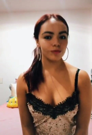 1. Sexy xio_garcia_ Shows Cleavage in Top