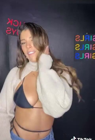 Desirable Yahaira Plasencia Shows Cleavage in Bikini (Side Boob)