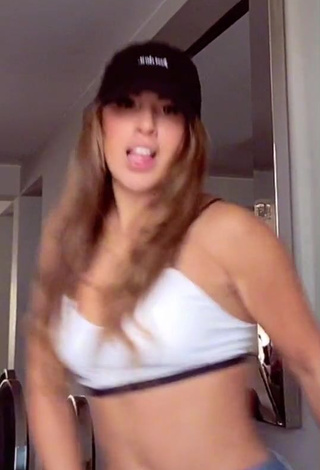 3. Desirable Yahaira Plasencia Shows Cleavage in Sport Bra while Twerking