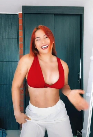 Alluring Yeimy Serrano Shows Cleavage in Erotic Red Crop Top (Side Boob)