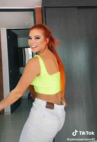 4. Sexy Yeimy Serrano Shows Cleavage in Lime Green Crop Top